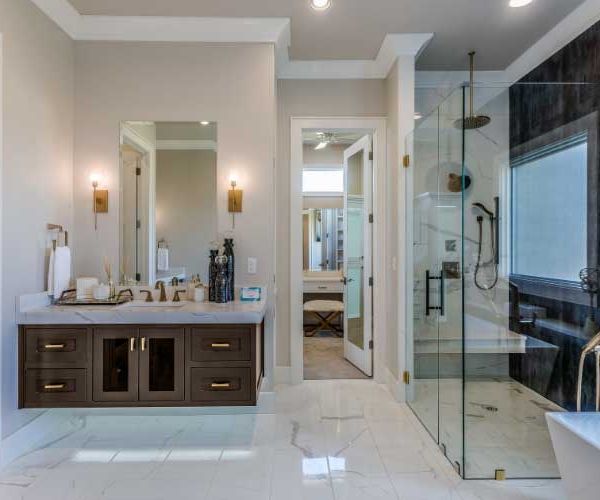 Modern bathroom.