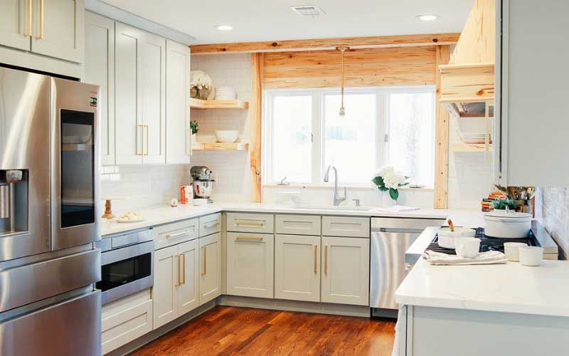 A clean, remodeled kitchen.